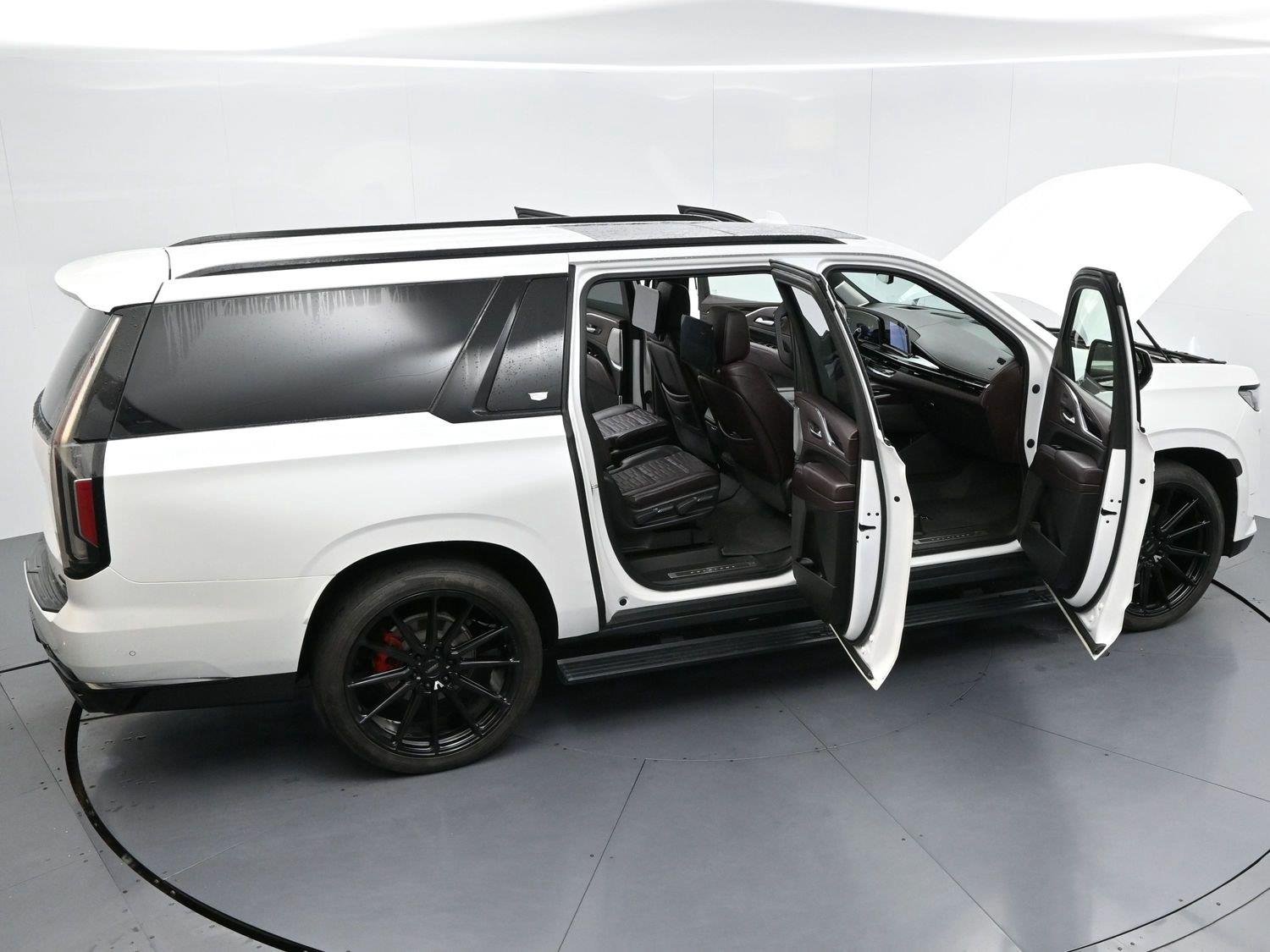 Used 2021 Crystal White Tricoat Cadillac Sport Platinum image 45