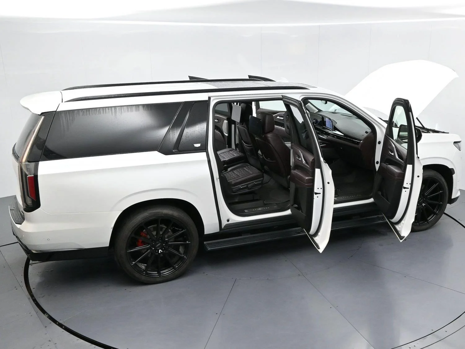 Used 2021 Crystal White Tricoat Cadillac Sport Platinum image 45