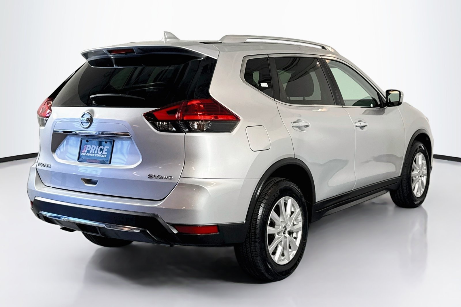 Used 2017 Brilliant Silver Nissan SV image 5