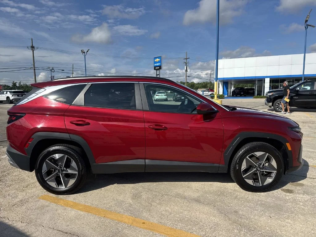 Used 2025 Red Hyundai SEL image 8