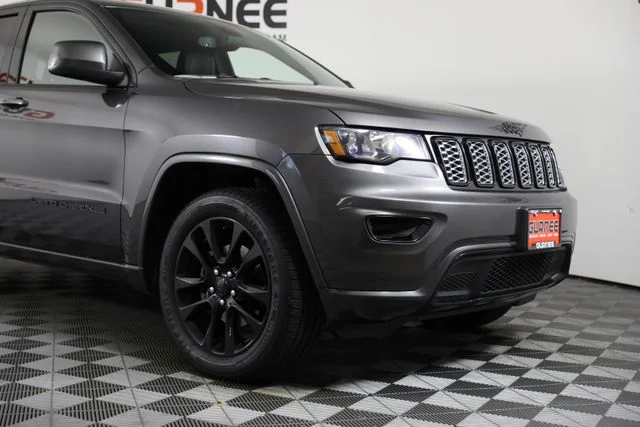 Used 2020 Gray Jeep Altitude image 25