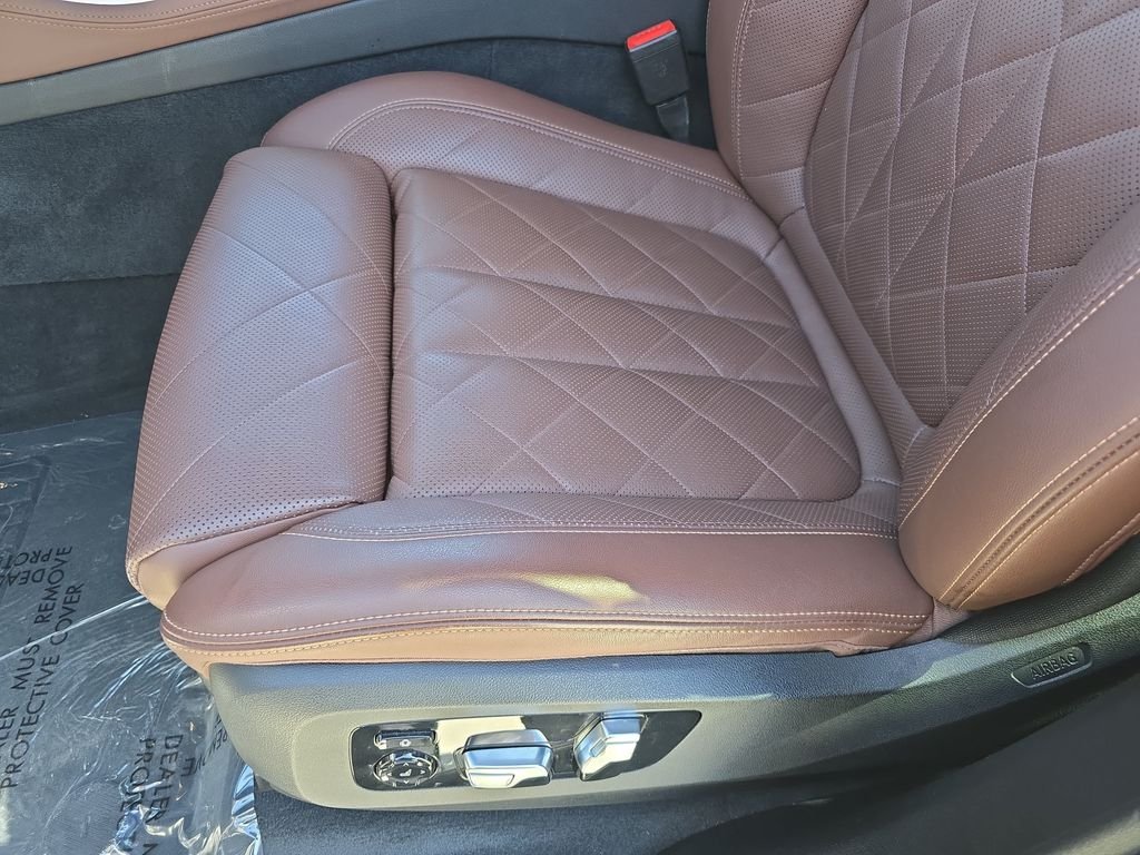Used 2024 Green BMW xDrive50e image 32