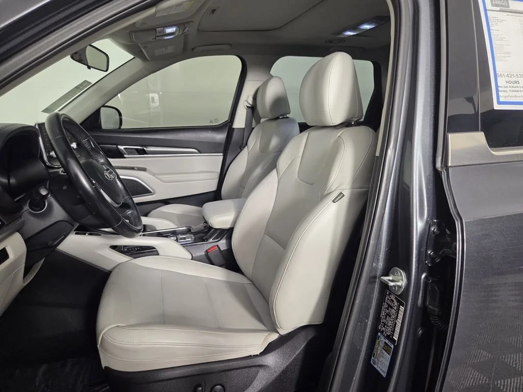 Used 2021 Gravity Grey Kia S image 10