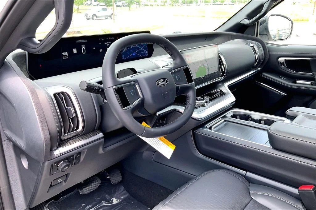 New 2026 Star White Metallic Tri-Coat Ford Platinum image 13