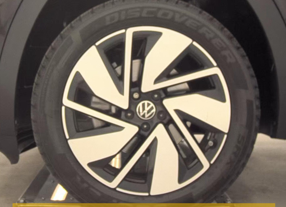 Used 2024 Black Volkswagen 2.0T SE w/Technology image 15