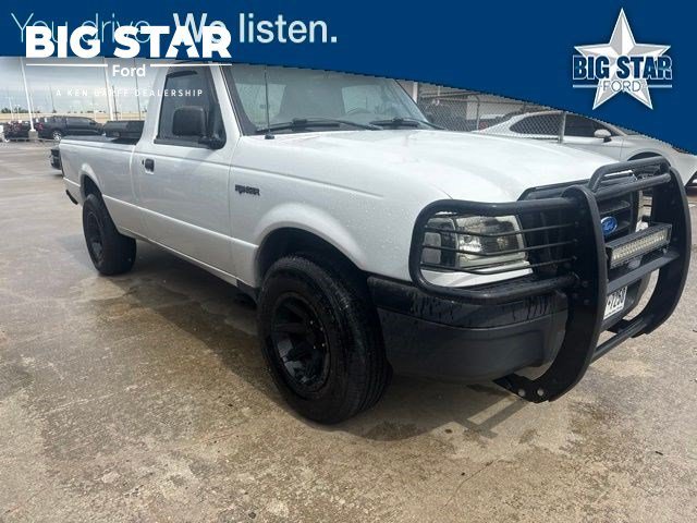 Used 2004 Oxford White Clearcoat Ford XL image 1