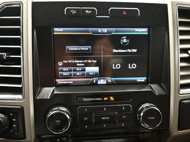 Used 2015 White Ford Lariat image 19