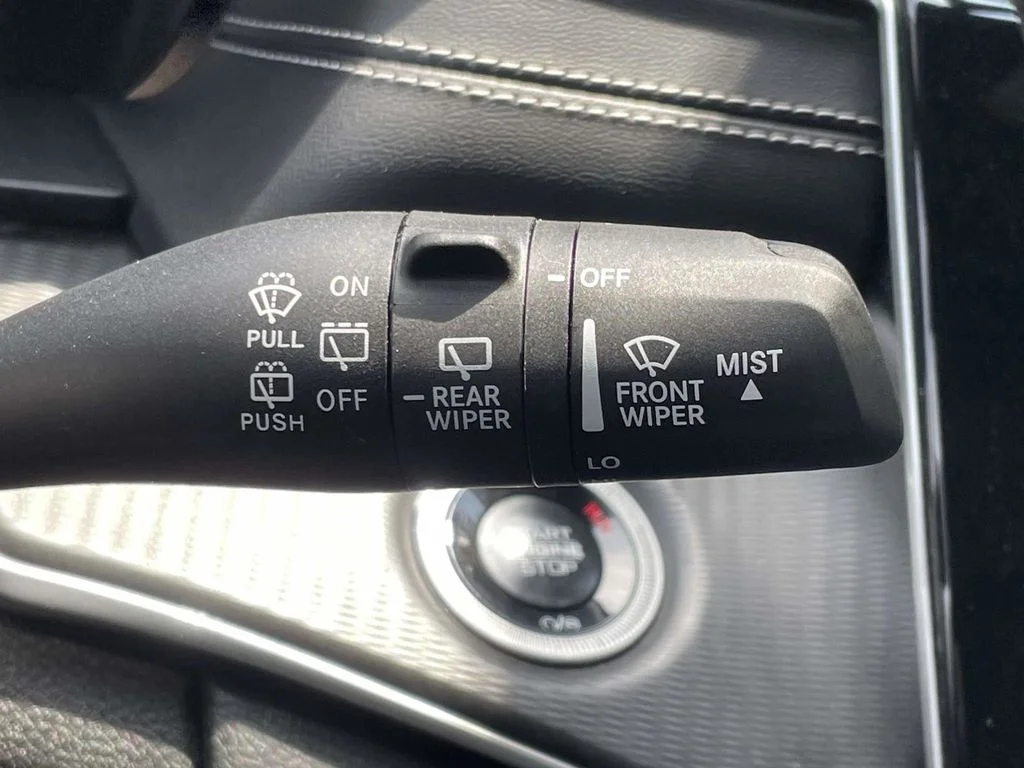 Used 2025 Silver Jeep Altitude image 33