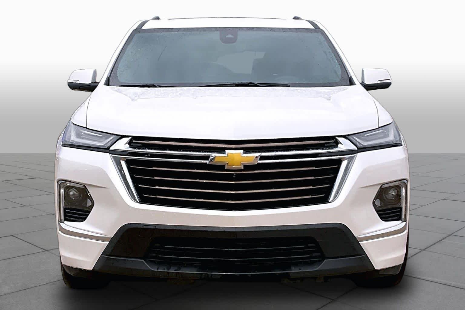 Used 2023 Iridescent Pearl Tricoat Chevrolet High Country image 4