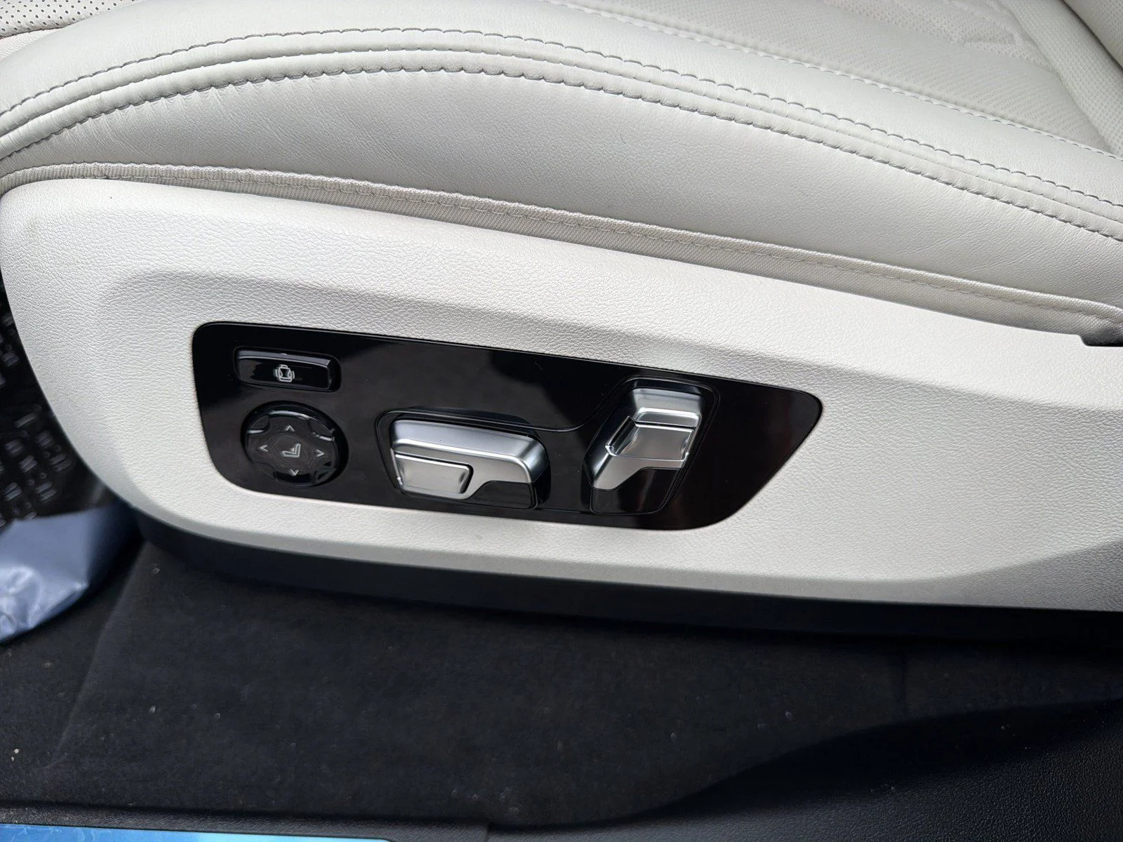 New 2027 Dravit Grey Metallic BMW xDrive40i image 28