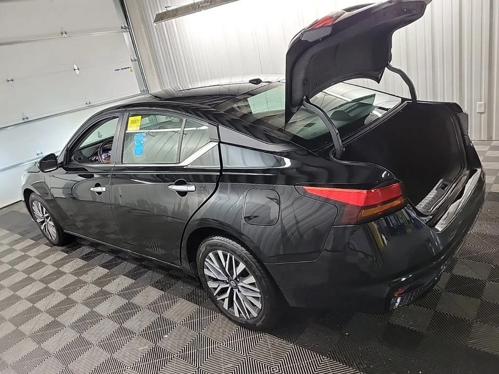 Used 2023 Black Nissan 2.5 SV image 14