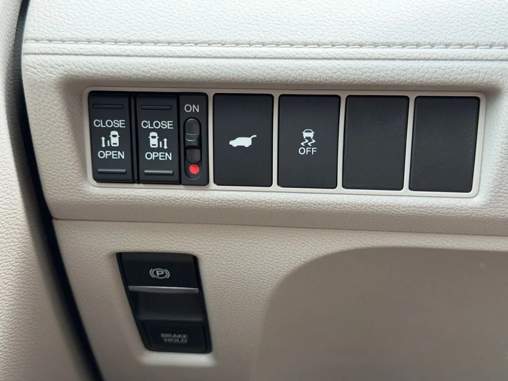 Used 2025  Honda EX-L image 40