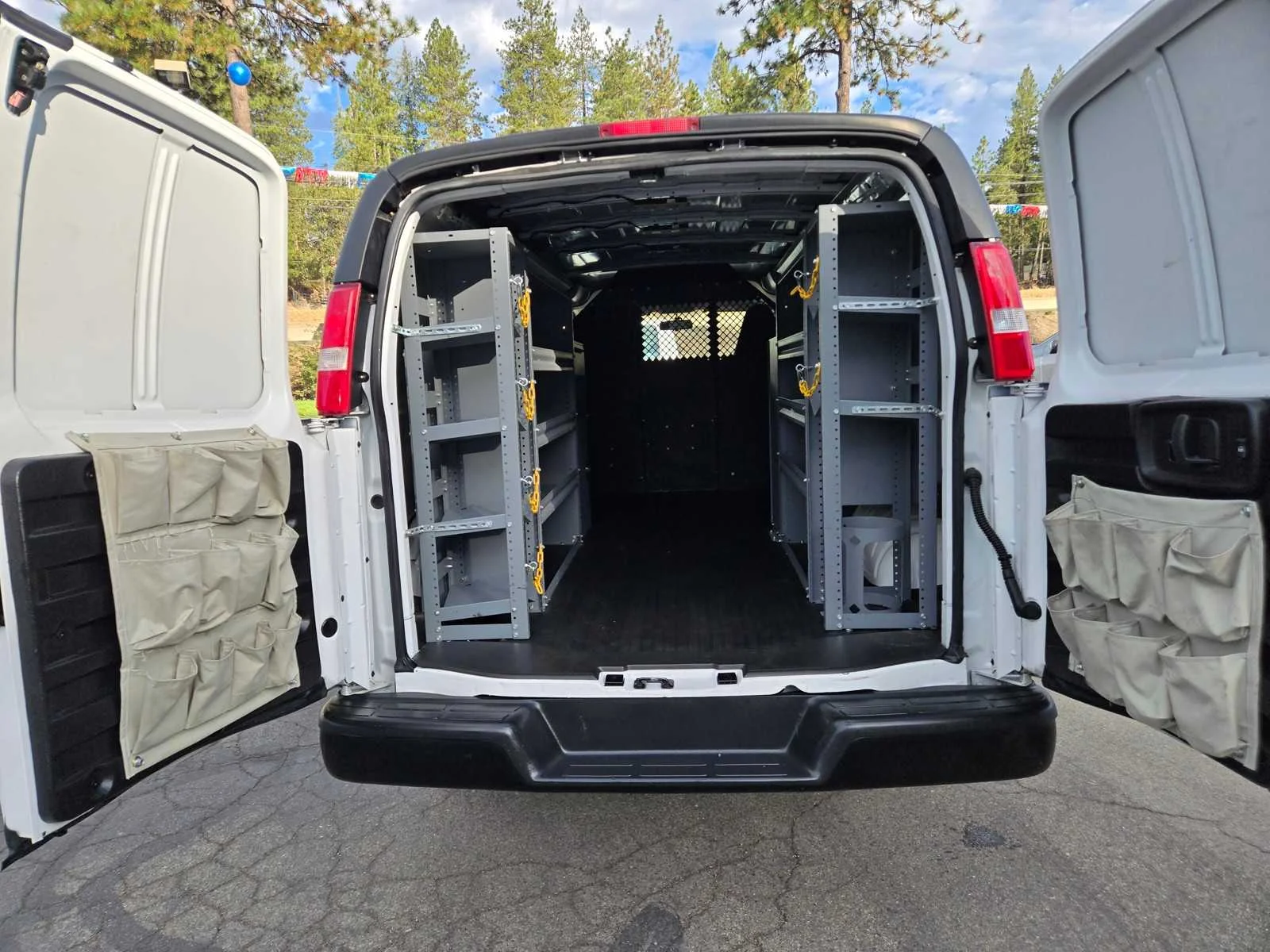 Used 2023 SUMMIT WHITE GMC 1WT image 16
