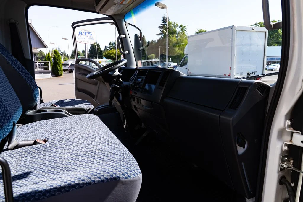 Used 2023  Isuzu  image 18