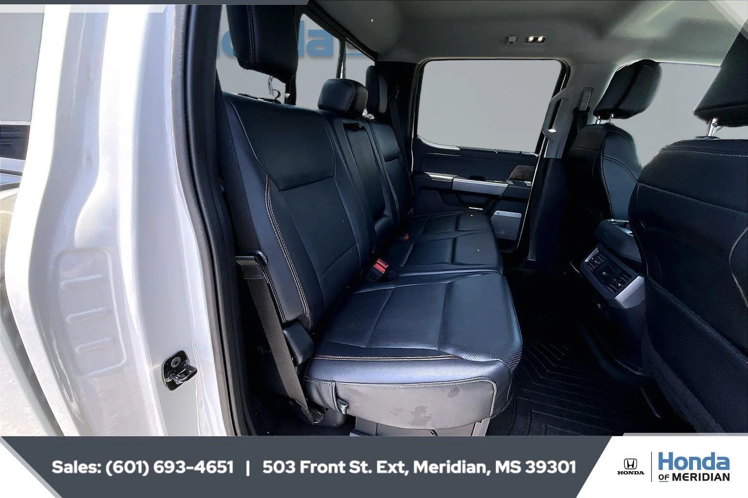 Used 2024 Star White Metallic Tri-Coat Ford LARIAT image 20
