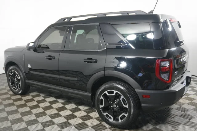 Used 2023 Shadow Black Ford Outer Banks image 5