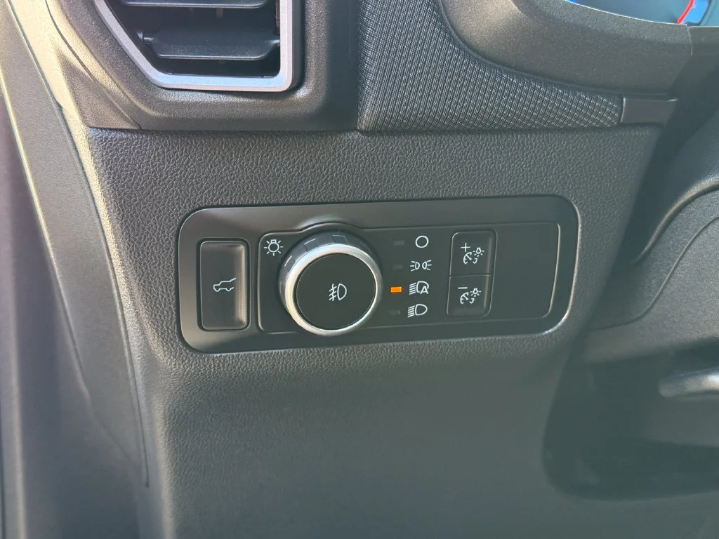 Used 2025  Ford Outer Banks image 25
