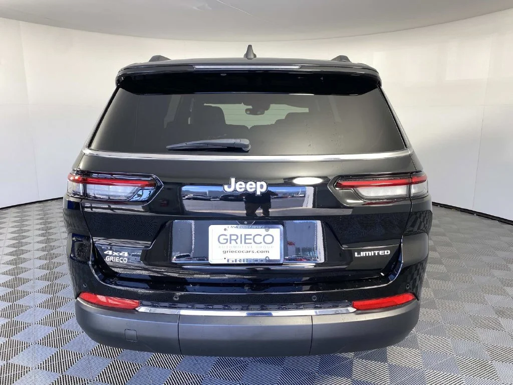 Used 2024 Diamond Black Jeep Limited image 7