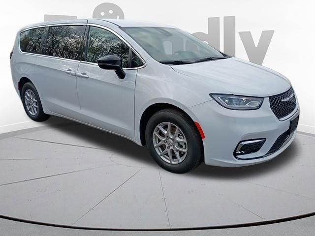 New 2026 Bright White Clear-Coat Exterior Paint Chrysler Select image 4