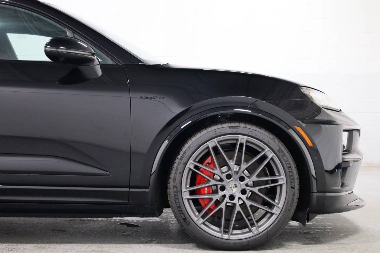 2025 Porsche Macan Turbo Electric - Photo 11