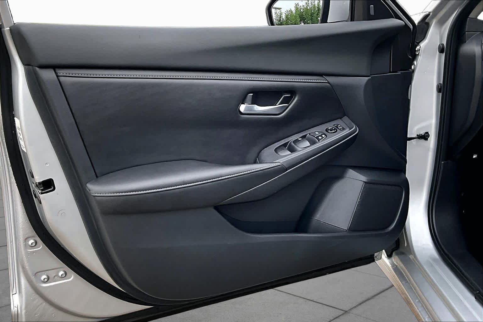 Used 2022 Brilliant Silver Metallic Nissan SV image 21