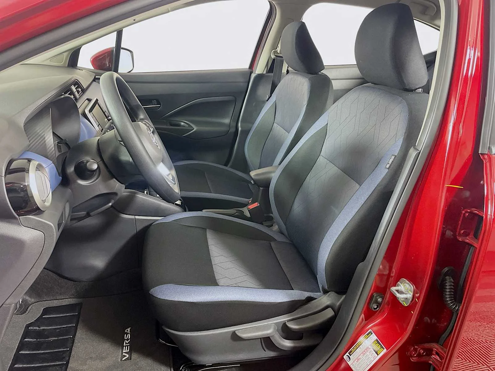 Used 2025 Scarlet Ember Tintcoat Nissan SV image 17