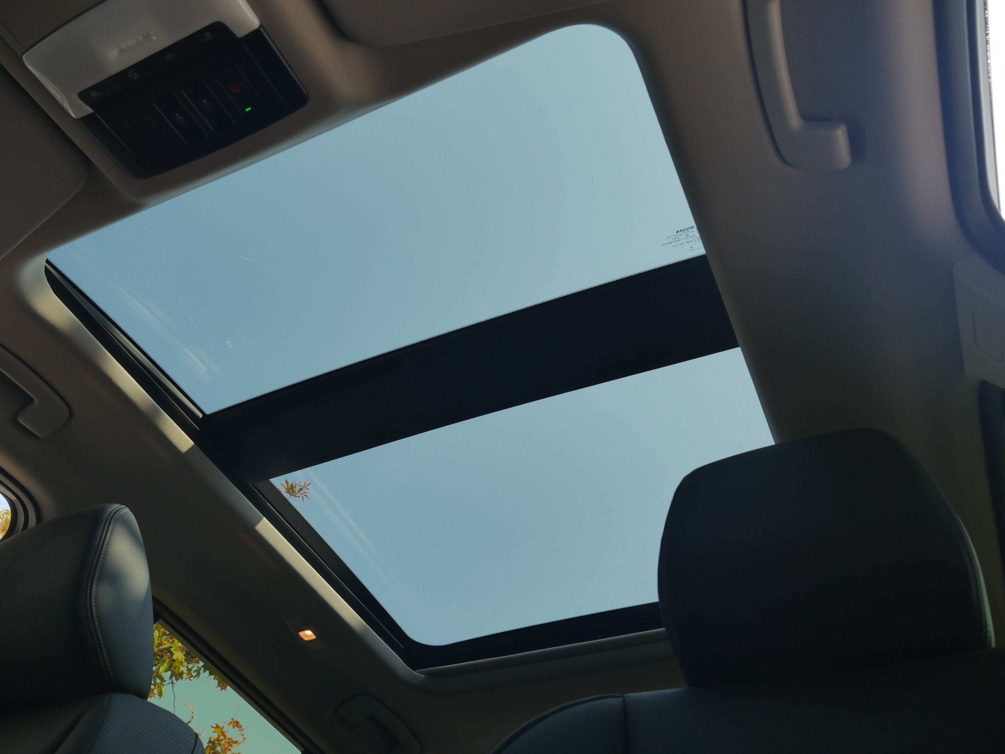 New 2026 Everest White Pearl TriCoat / Super Black Two-tone Nissan Platinum image 5