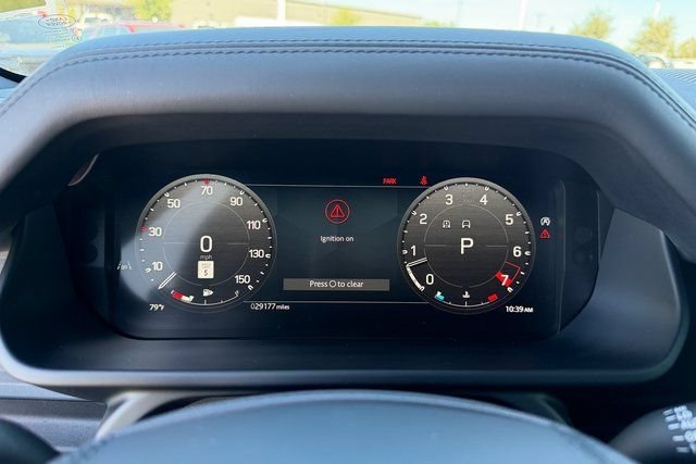 Used 2024  Land Rover X image 16