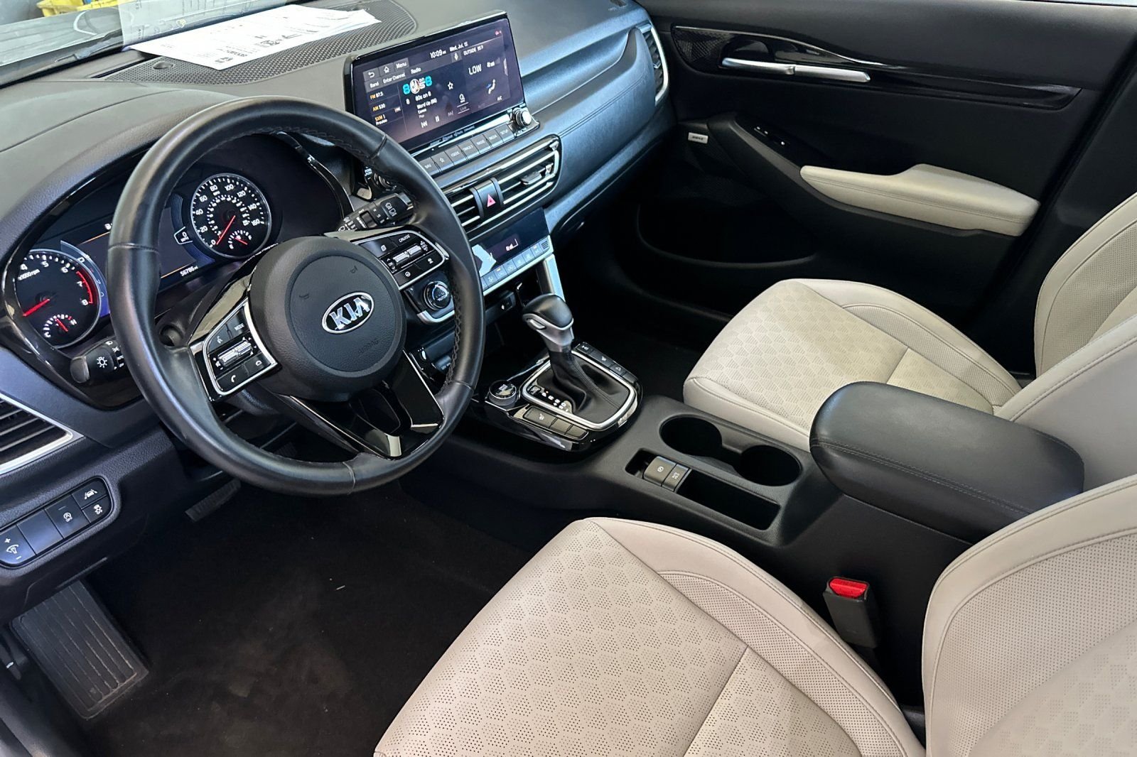 Used 2021 Gray Kia SX image 10