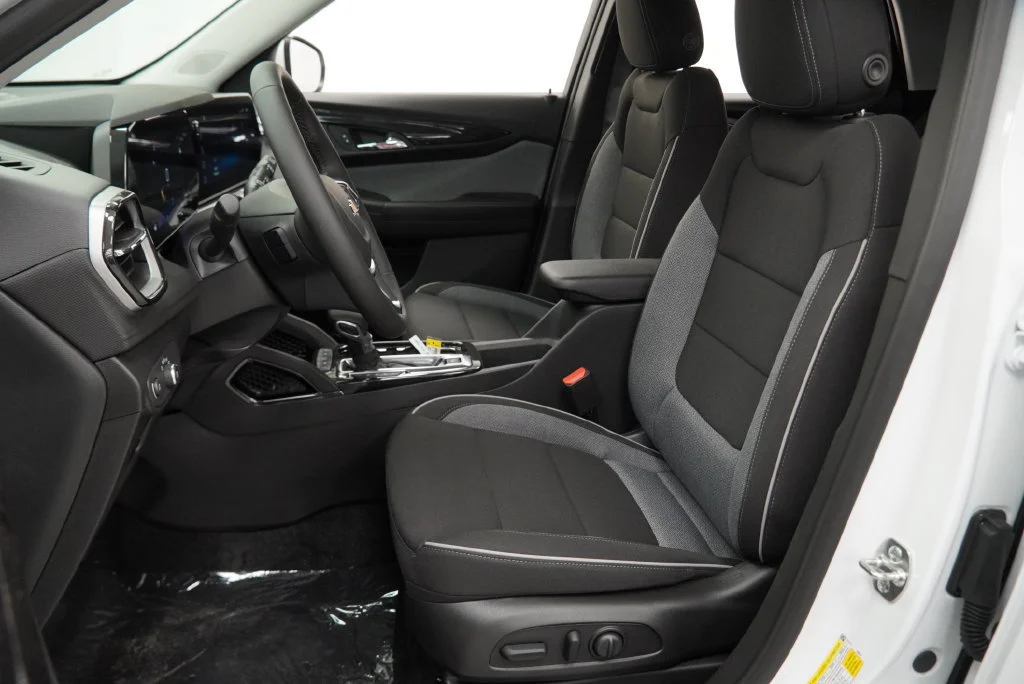 New 2026 Summit White Chevrolet LT image 4