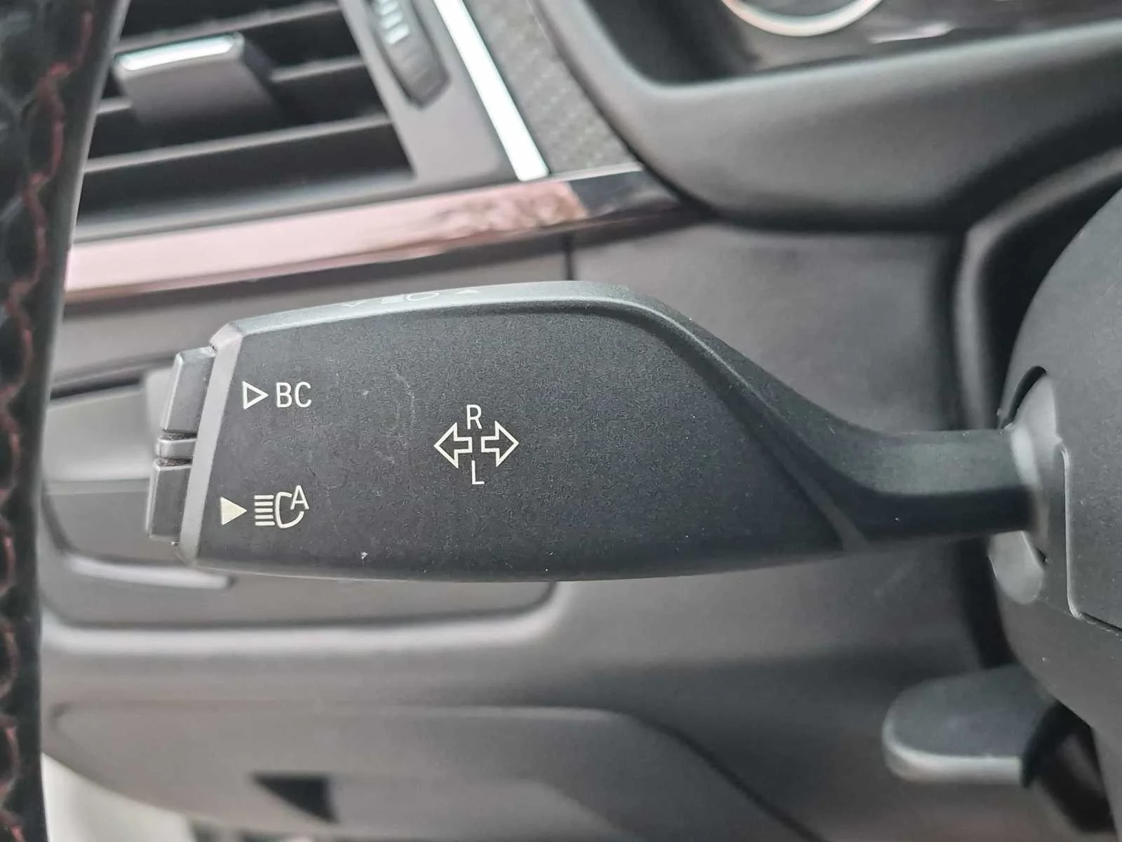 Used 2018 Alpine White BMW  image 24
