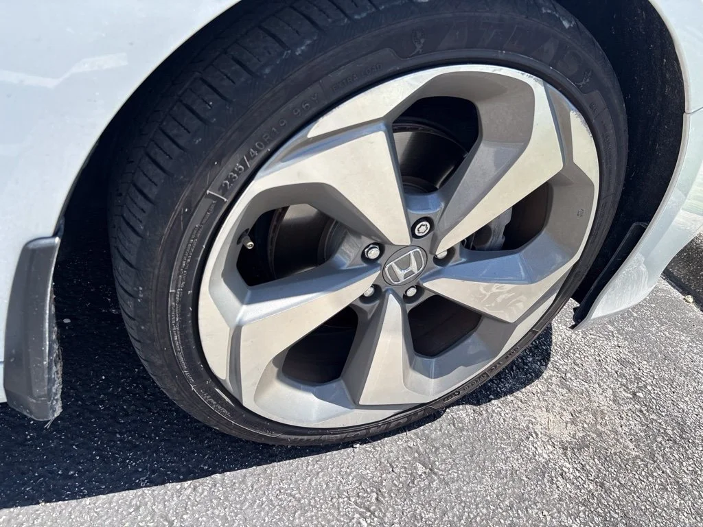 Used 2018 White Honda Touring image 5