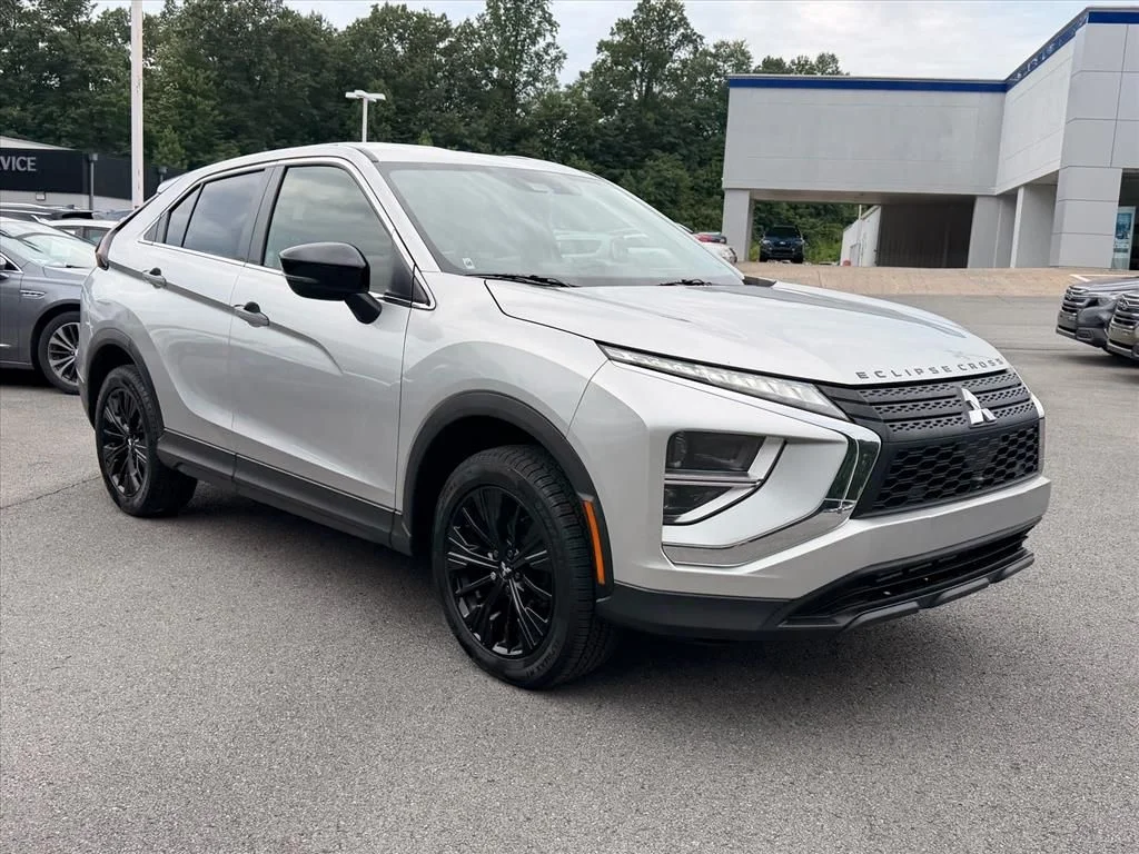 Used 2022 Silver Mitsubishi LE image 16