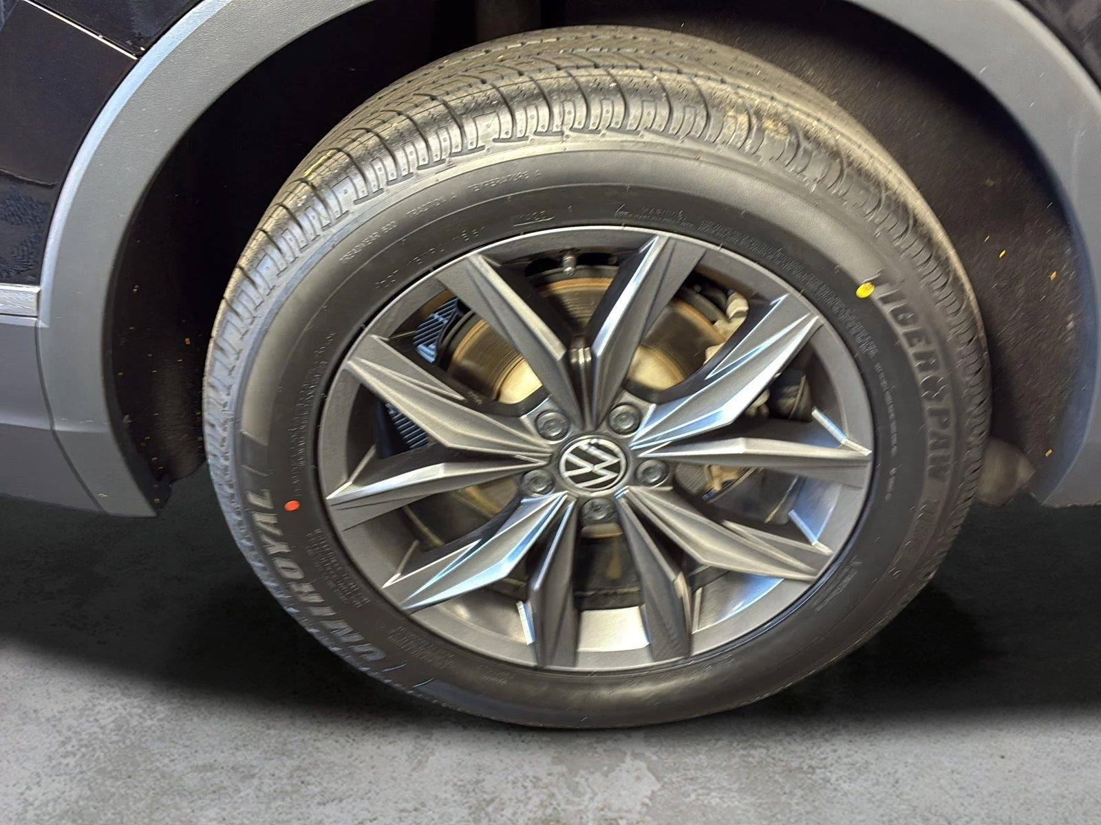 Used 2023  Volkswagen SE image 14