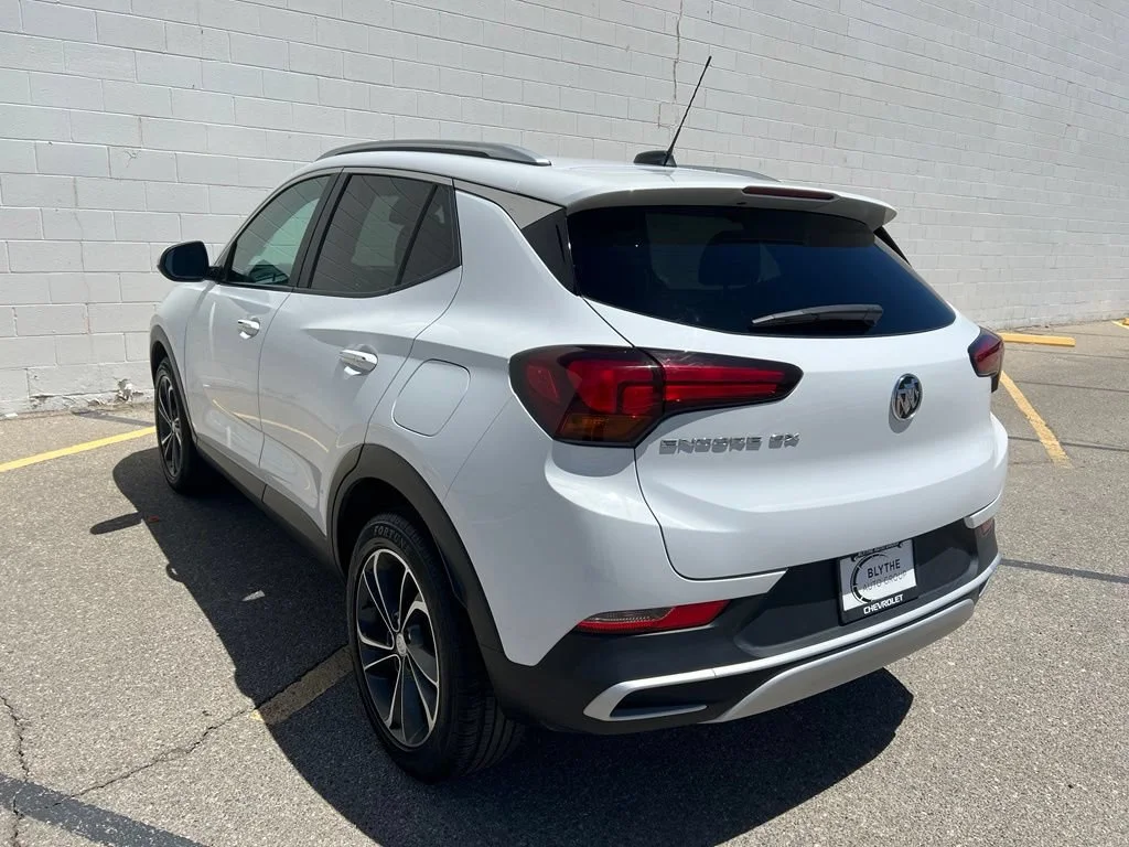 Used 2022 Summit White Buick Select image 3