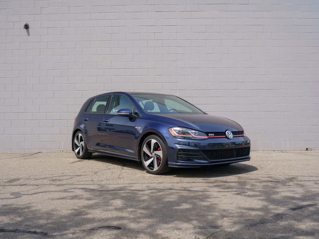Used 2018 Blue Volkswagen 2.0T SE image 9