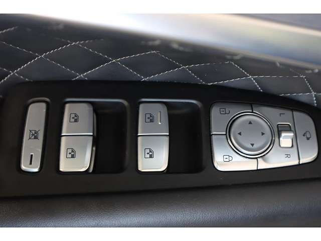 2021 GENESIS G70 Standard - Photo 8