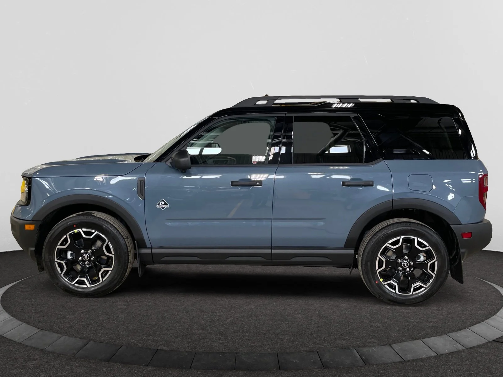 New 2026 Azure Grey Metallic Tri-Coat Ford Outer Banks image 2
