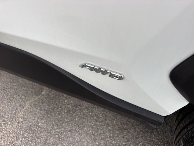Used 2025 White Toyota XLE image 7