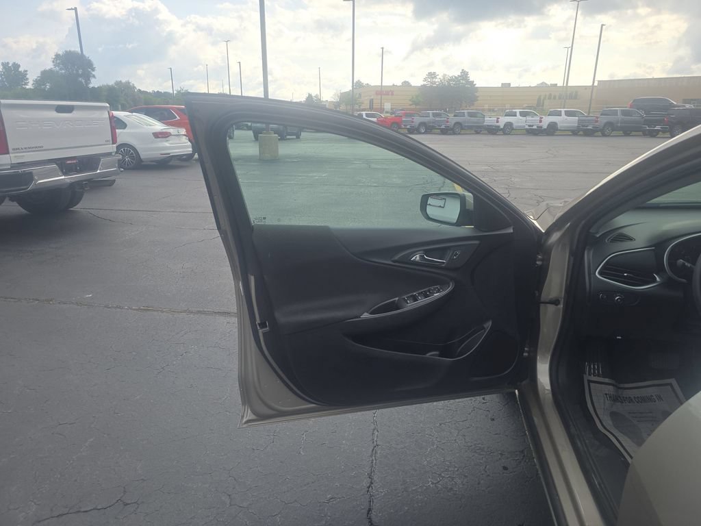 Used 2022 MINERAL GRAY METALLIC Chevrolet LT image 17
