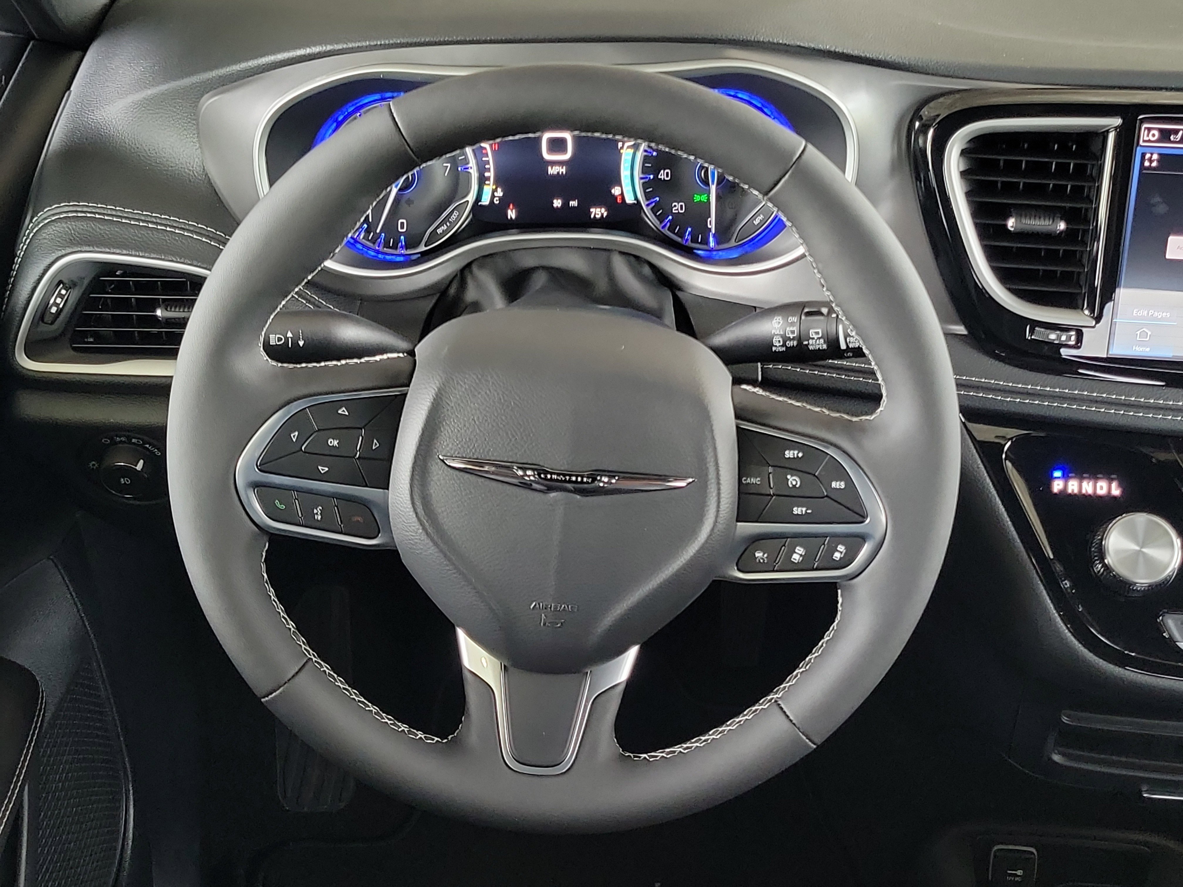 New 2026 Bright White Clear-Coat Exterior Paint Chrysler Select image 20