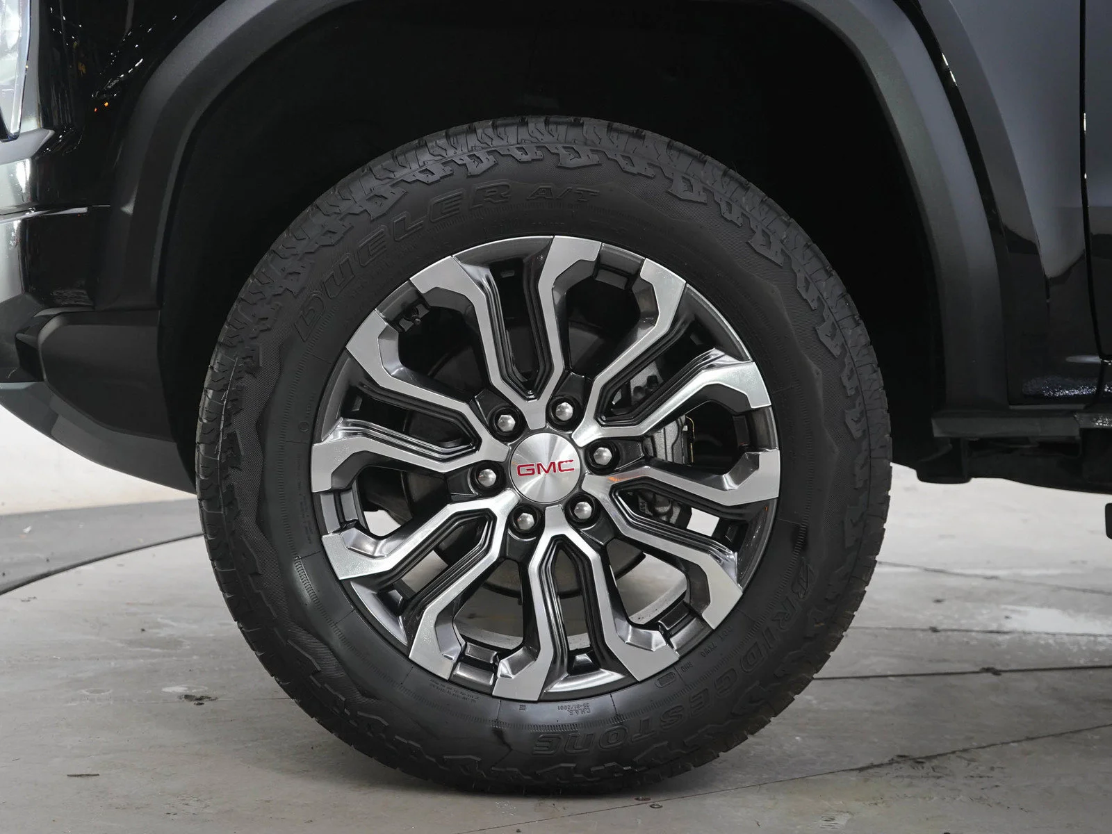 Used 2024 Onyx Black GMC Denali image 27
