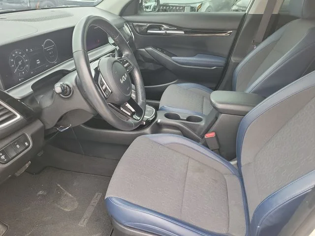 Used 2024 Snow White Pearl Kia S image 20