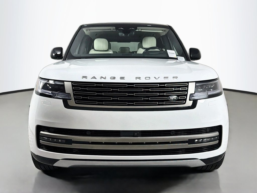 New 2027 Fuji White Land Rover SE image 2