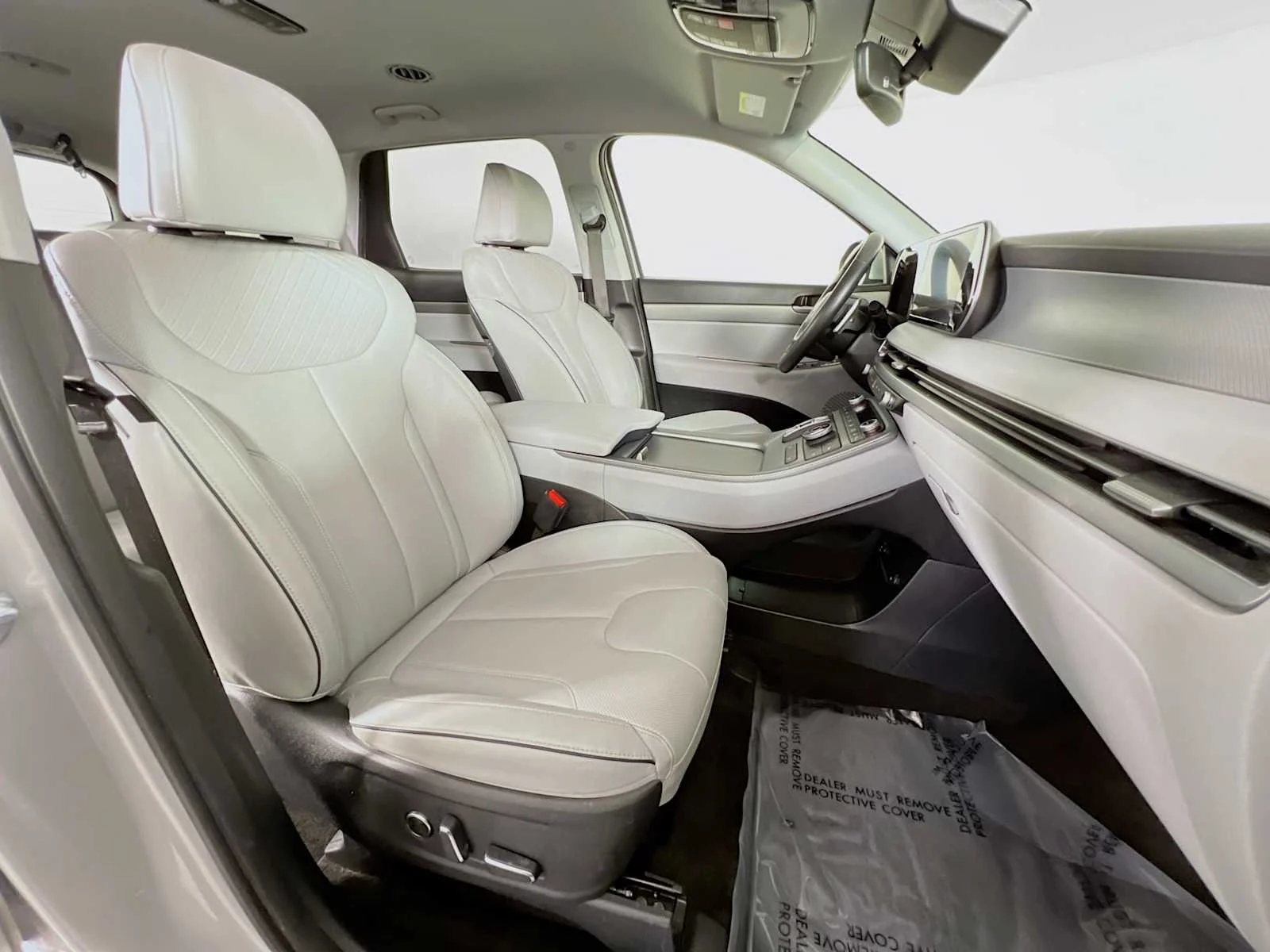 Used 2024 Typhoon Silver Hyundai SEL 7P image 30