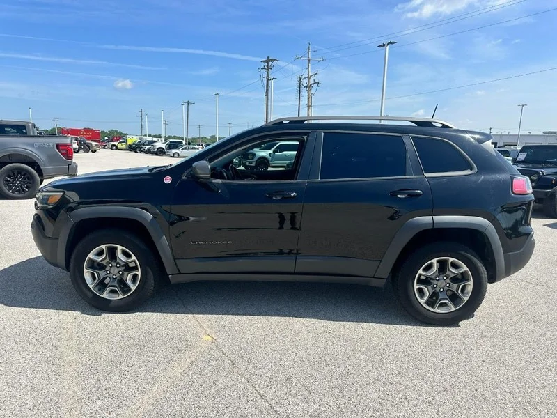 Used 2019 Jeep Cherokee Trailhawk with VIN 1C4PJMBX7KD217022 for sale in Granite City, IL