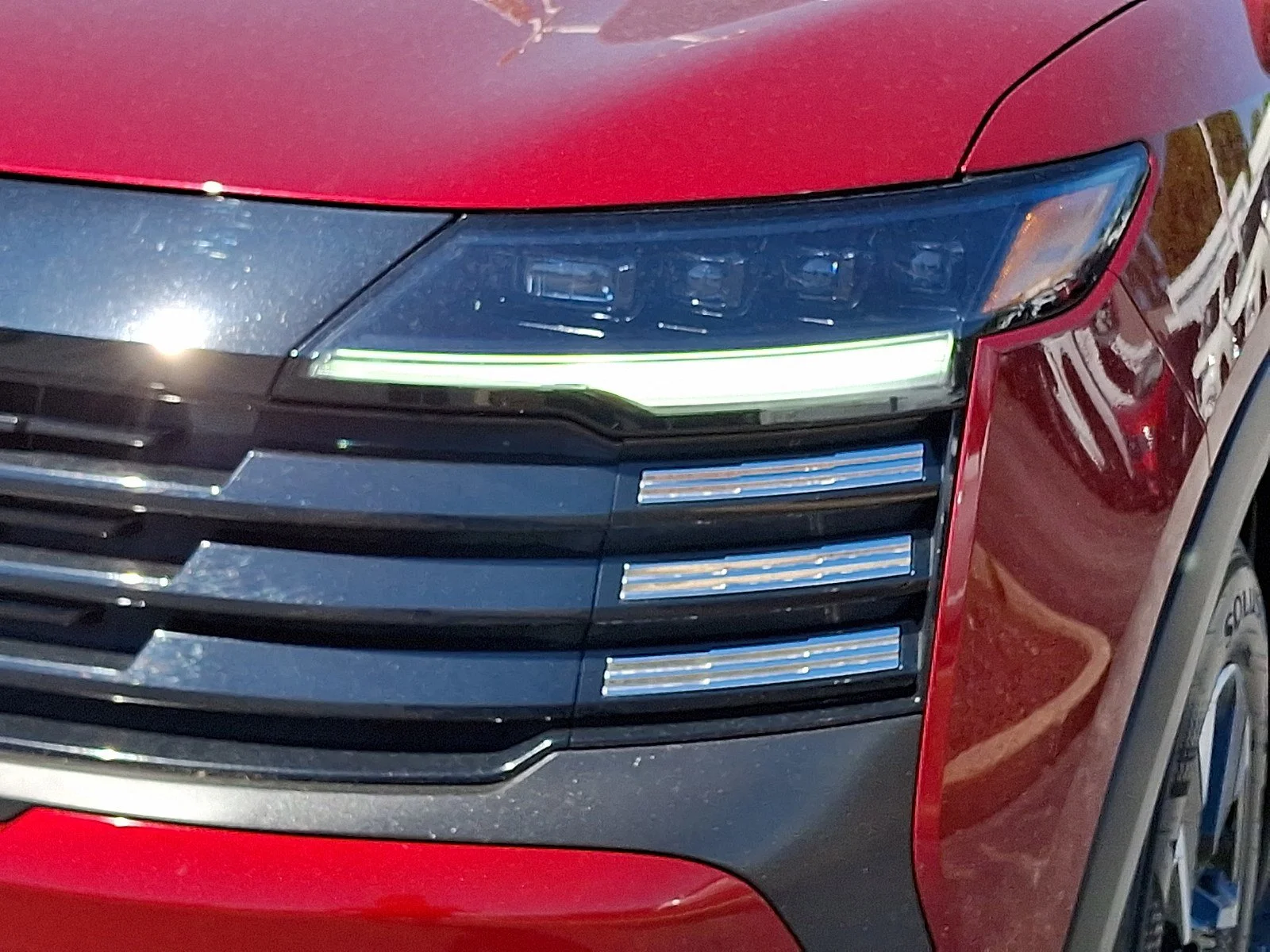 Used 2025 Scarlet Ember Tintcoat Nissan SV image 10