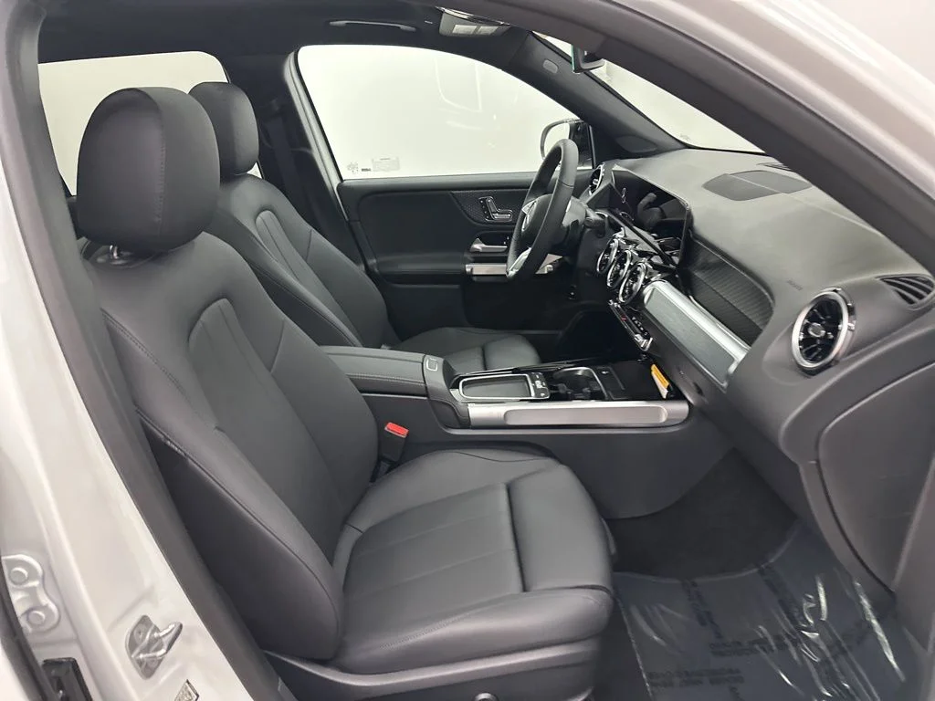Used 2026 White Mercedes-Benz GLB 250 image 27