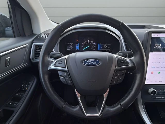 Used 2022 Black Ford SEL image 31