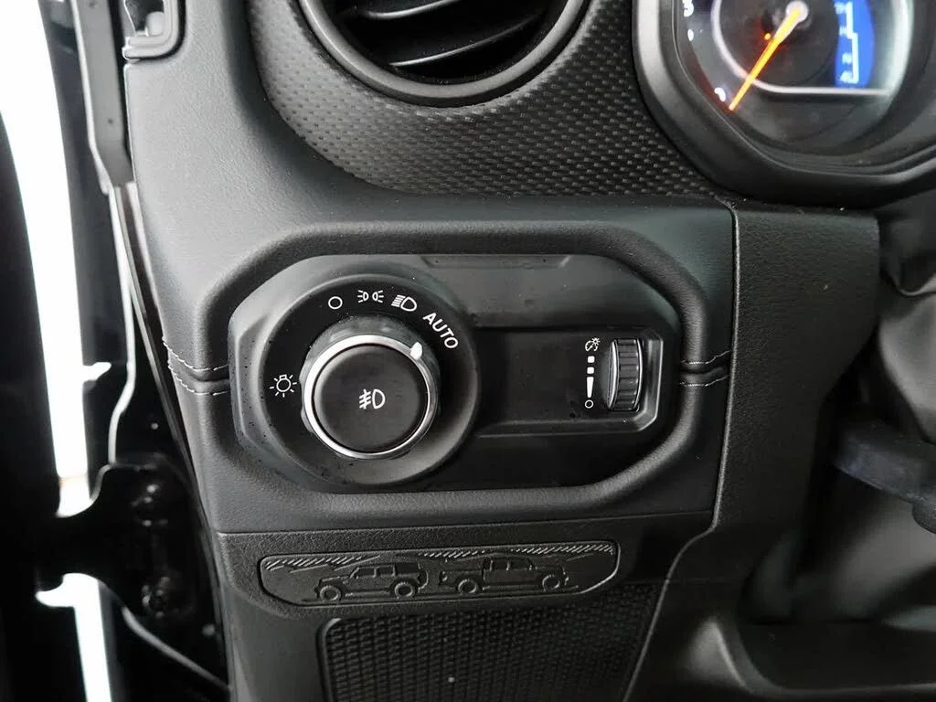 Certified Used 2025 Black Clearcoat Jeep Rubicon image 18